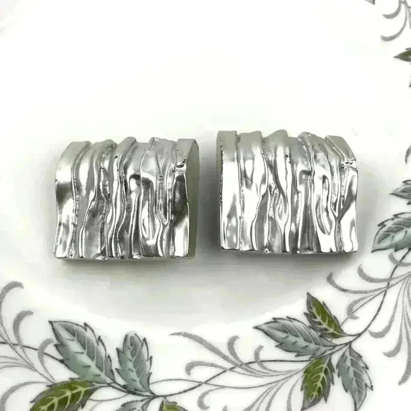 VTG Abstract 90's Silver Painted Square Ridge Clip On Earrings - Picture 1 of 5